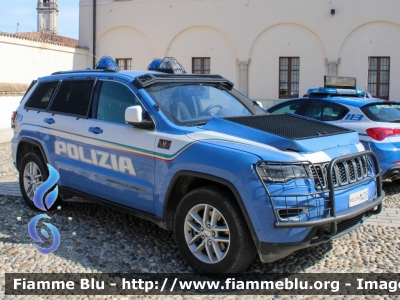 Jeep Grand Cherokee IV serie restyle
Polizia di Stato
Reparto Mobile
Decorazione Grafica Artlantis
POLIZIA M4213

Fotografata in occasione del 170° della Polizia di Stato della Questura di Lodi
Parole chiave: Jeep Grand_Cherokee_IVserie_restyle POLIZIAM4213 170esimoPS