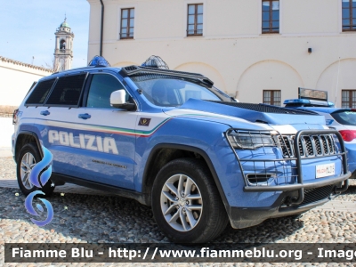 Jeep Grand Cherokee IV serie restyle
Polizia di Stato
Reparto Mobile
Decorazione Grafica Artlantis
POLIZIA M4213

Fotografata in occasione del 170° della Polizia di Stato della Questura di Lodi
Parole chiave: Jeep Grand_Cherokee_IVserie_restyle POLIZIAM4213 170esimoPS