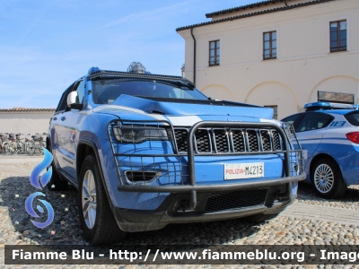 Jeep Grand Cherokee IV serie restyle
Polizia di Stato
Reparto Mobile
Decorazione Grafica Artlantis
POLIZIA M4213

Fotografata in occasione del 170° della Polizia di Stato della Questura di Lodi
Parole chiave: Jeep Grand_Cherokee_IVserie_restyle POLIZIAM4213 170esimoPS