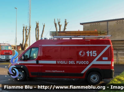 Fiat Ducato X290
Vigili del Fuoco
Comando provinciale di Pavia
Distaccamento Volontario di Mede
Polisoccorso allestimento Fortini
VF31680

Fotografato in occasione di Santa Barbara 2022
Parole chiave: Fiat Ducato_X290 VF31680 Santa_Barbara_2022