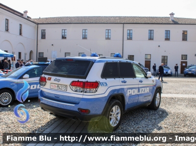 Jeep Grand Cherokee IV serie restyle
Polizia di Stato
Reparto Mobile
Decorazione Grafica Artlantis
POLIZIA M4213

Fotografata in occasione del 170° della Polizia di Stato della Questura di Lodi
Parole chiave: Jeep Grand_Cherokee_IVserie_restyle POLIZIAM4213 170esimoPS