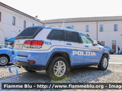 Jeep Grand Cherokee IV serie restyle
Polizia di Stato
Reparto Mobile
Decorazione Grafica Artlantis
POLIZIA M4213

Fotografata in occasione del 170° della Polizia di Stato della Questura di Lodi
Parole chiave: Jeep Grand_Cherokee_IVserie_restyle POLIZIAM4213 170esimoPS