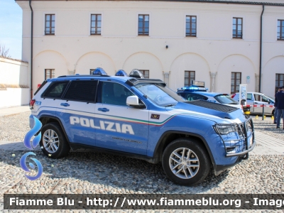 Jeep Grand Cherokee IV serie restyle
Polizia di Stato
Reparto Mobile
Decorazione Grafica Artlantis
POLIZIA M4213

Fotografata in occasione del 170° della Polizia di Stato della Questura di Lodi
Parole chiave: Jeep Grand_Cherokee_IVserie_restyle POLIZIAM4213 170esimoPS