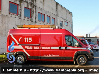 Fiat Ducato X290
Vigili del Fuoco
Comando provinciale di Pavia
Distaccamento Volontario di Mede
Polisoccorso allestimento Fortini
VF31680

Fotografato in occasione di Santa Barbara 2022
Parole chiave: Fiat Ducato_X290 VF31680 Santa_Barbara_2022