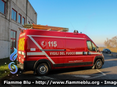 Fiat Ducato X290
Vigili del Fuoco
Comando provinciale di Pavia
Distaccamento Volontario di Mede
Polisoccorso allestimento Fortini
VF31680

Fotografato in occasione di Santa Barbara 2022
Parole chiave: Fiat Ducato_X290 VF31680 Santa_Barbara_2022