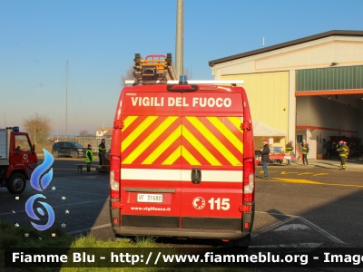 Fiat Ducato X290
Vigili del Fuoco
Comando provinciale di Pavia
Distaccamento Volontario di Mede
Polisoccorso allestimento Fortini
VF31680

Fotografato in occasione di Santa Barbara 2022
Parole chiave: Fiat Ducato_X290 VF31680 Santa_Barbara_2022