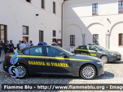 Alfa-Romeo Nuova Giulia
Guardia di Finanza
Allestimento FCA
GdiF 379 BQ

Fotografata in occasione del 248° di Fondazione del Corpo del Comando di Lodi
Parole chiave: Alfa-Romeo Nuova_Giulia GdiF379BQ