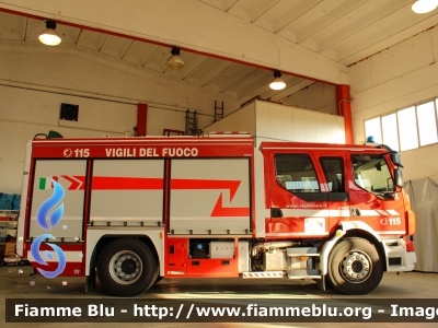 Volvo FL 280 IV serie crewcab
Vigili del Fuoco
Comndo Provinciale di Pavia
Distaccamento Volontario di Mede (PV)
AutoPompaSerbatoio allestimento Fortini

Fotografato in occasione di Santa Barbara 2022
Parole chiave: Volvo FL_280_IVserie_crewcab Santa_Barbara_2022