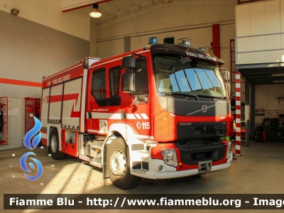 Volvo FL 280 IV serie crewcab
Vigili del Fuoco
Comndo Provinciale di Pavia
Distaccamento Volontario di Mede (PV)
AutoPompaSerbatoio allestimento Fortini

Fotografato in occasione di Santa Barbara 2022
Parole chiave: Volvo FL_280_IVserie_crewcab Santa_Barbara_2022