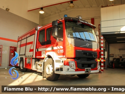 Volvo FL 280 IV serie crewcab
Vigili del Fuoco
Comndo Provinciale di Pavia
Distaccamento Volontario di Mede (PV)
AutoPompaSerbatoio allestimento Fortini

Fotografato in occasione di Santa Barbara 2022
Parole chiave: Volvo FL_280_IVserie_crewcab Santa_Barbara_2022