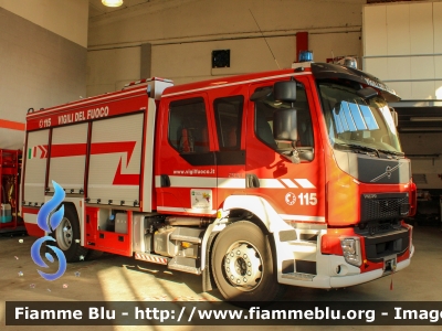 Volvo FL 280 IV serie crewcab
Vigili del Fuoco
Comndo Provinciale di Pavia
Distaccamento Volontario di Mede (PV)
AutoPompaSerbatoio allestimento Fortini

Fotografato in occasione di Santa Barbara 2022
Parole chiave: Volvo FL_280_IVserie_crewcab Santa_Barbara_2022