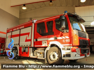 Volvo FL 280 IV serie crewcab
Vigili del Fuoco
Comndo Provinciale di Pavia
Distaccamento Volontario di Mede (PV)
AutoPompaSerbatoio allestimento Fortini

Fotografato in occasione di Santa Barbara 2022
Parole chiave: Volvo FL_280_IVserie_crewcab Santa_Barbara_2022