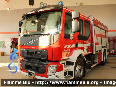 Volvo FL 280 IV serie crewcab
Vigili del Fuoco
Comndo Provinciale di Pavia
Distaccamento Volontario di Mede (PV)
AutoPompaSerbatoio allestimento Fortini

Fotografato in occasione di Santa Barbara 2022
Parole chiave: Volvo FL_280_IVserie_crewcab Santa_Barbara_2022