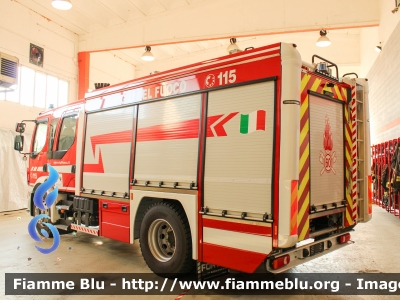 Volvo FL 280 IV serie crewcab
Vigili del Fuoco
Comndo Provinciale di Pavia
Distaccamento Volontario di Mede (PV)
AutoPompaSerbatoio allestimento Fortini

Fotografato in occasione di Santa Barbara 2022
Parole chiave: Volvo FL_280_IVserie_crewcab Santa_Barbara_2022