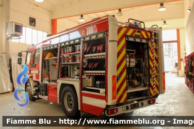 Volvo FL 280 IV serie crewcab
Vigili del Fuoco
Comndo Provinciale di Pavia
Distaccamento Volontario di Mede (PV)
AutoPompaSerbatoio allestimento Fortini

Fotografato in occasione di Santa Barbara 2022
Parole chiave: Volvo FL_280_IVserie_crewcab Santa_Barbara_2022