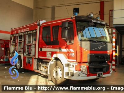 Volvo FL 280 IV serie crewcab
Vigili del Fuoco
Comndo Provinciale di Pavia
Distaccamento Volontario di Mede (PV)
AutoPompaSerbatoio allestimento Fortini

Fotografato in occasione di Santa Barbara 2022
Parole chiave: Volvo FL_280_IVserie_crewcab Santa_Barbara_2022