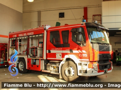 Volvo FL 280 IV serie crewcab
Vigili del Fuoco
Comndo Provinciale di Pavia
Distaccamento Volontario di Mede (PV)
AutoPompaSerbatoio allestimento Fortini

Fotografato in occasione di Santa Barbara 2022
Parole chiave: Volvo FL_280_IVserie_crewcab Santa_Barbara_2022