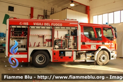 Volvo FL 280 IV serie crewcab
Vigili del Fuoco
Comndo Provinciale di Pavia
Distaccamento Volontario di Mede (PV)
AutoPompaSerbatoio allestimento Fortini

Fotografato in occasione di Santa Barbara 2022
Parole chiave: Volvo FL_280_IVserie_crewcab Santa_Barbara_2022