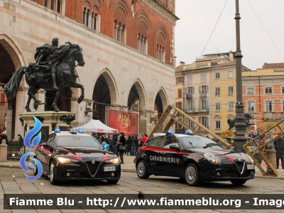 Alfa-Romeo Nuova Giulia
Carabinieri
Nucleo Operativo Radiomobile
Allestimento FCA
CC EE 977
Fotografata assieme a AR Giulietta CC ED 353
Parole chiave: Alfa-Romeo Nuova_Giulia CCEE977 CCED353