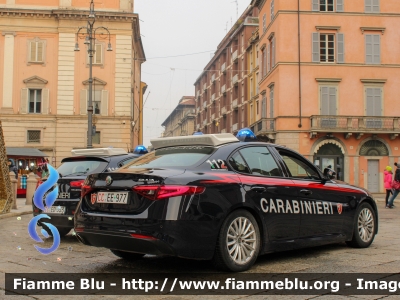 Alfa-Romeo Nuova Giulia
Carabinieri
Nucleo Operativo Radiomobile
Allestimento FCA
CC EE 977
Fotografata assieme a AR Giulietta CC ED 353
Parole chiave: Alfa-Romeo Nuova_Giulia CCEE977 CCED353