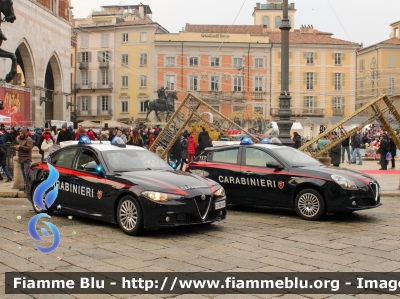 Alfa-Romeo Nuova Giulia
Carabinieri
Nucleo Operativo Radiomobile
Allestimento FCA
CC EE 977
Fotografata assieme a AR Giulietta CC ED 353
Parole chiave: Alfa-Romeo Nuova_Giulia CCEE977 CCED353