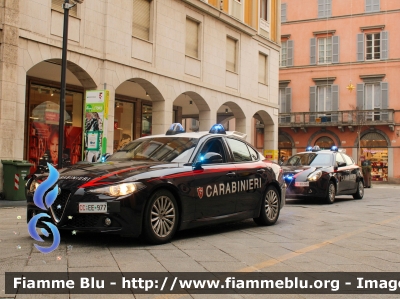 Alfa-Romeo Nuova Giulia
Carabinieri
Nucleo Operativo Radiomobile
Allestimento FCA
CC EE 977
Fotografata assieme a AR Giulietta CC ED 353
Parole chiave: Alfa-Romeo Nuova_Giulia CCEE977 CCED353