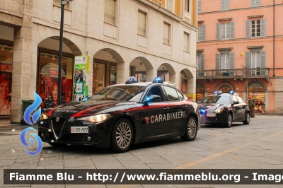 Alfa-Romeo Nuova Giulia
Carabinieri
Nucleo Operativo Radiomobile
Allestimento FCA
CC EE 977
Fotografata assieme a AR Giulietta CC ED 353
Parole chiave: Alfa-Romeo Nuova_Giulia CCEE977 CCED353