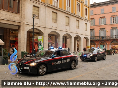 Alfa-Romeo Nuova Giulia
Carabinieri
Nucleo Operativo Radiomobile
Allestimento FCA
CC EE 977
Fotografata assieme a AR Giulietta CC ED 353
Parole chiave: Alfa-Romeo Nuova_Giulia CCEE977 CCED353