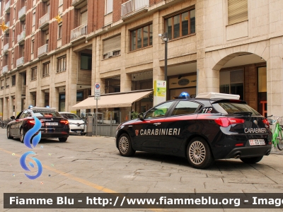 Alfa-Romeo Nuova Giulietta restyle
Carabinieri
Nucleo Operativo Radiomobile
Allestimento NCT Nuova Carrozzeria Torinese
Decorazione Grafica Artlantis
CC ED 353
Fotografata assieme a AR Giulia CC EE 977
Parole chiave: Alfa-Romeo Nuova_Giulietta_restyle CCED353 CCEE977