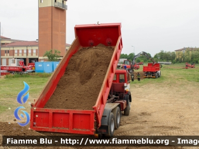 Iveco 330-26
Vigili del Fuoco
Comando Provinciale di Cremona
Nucleo GOS
Allestito Baribbi
VF 17294
Parole chiave: Iveco 330-26 VF17294