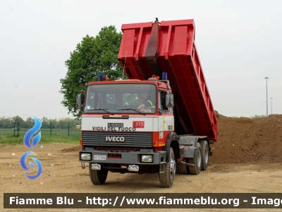 Iveco 330-26
Vigili del Fuoco
Comando Provinciale di Cremona
Nucleo GOS
Allestito Baribbi
VF 17294
Parole chiave: Iveco 330-26 VF17294