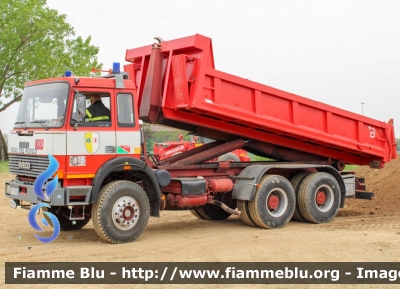 Iveco 330-26
Vigili del Fuoco
Comando Provinciale di Cremona
Nucleo GOS
Allestito Baribbi
VF 17294
Parole chiave: Iveco 330-26 VF17294