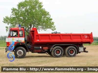 Iveco 330-26
Vigili del Fuoco
Comando Provinciale di Cremona
Nucleo GOS
Allestito Baribbi
VF 17294
Parole chiave: Iveco 330-26 VF17294