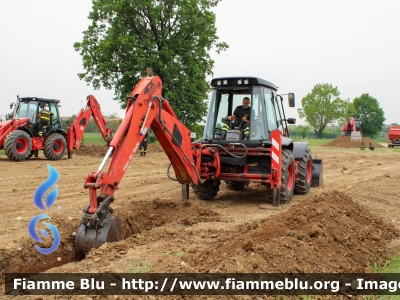 JCB 4CX
Vigili del Fuoco
Comando Provinciale di Ferrara
G.O.S. (Gruppo Operativo Speciale)
Emilia Romagna
VF 21657 
Parole chiave: JCB 4CX VF21657 