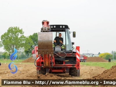 JCB 4CX
Vigili del Fuoco
Comando Provinciale di Ferrara
G.O.S. (Gruppo Operativo Speciale)
Emilia Romagna
VF 21657 
Parole chiave: JCB 4CX VF21657 