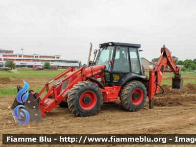 JCB 4CX
Vigili del Fuoco
Comando Provinciale di Ferrara
G.O.S. (Gruppo Operativo Speciale)
Emilia Romagna
VF 21657 
Parole chiave: JCB 4CX VF21657 