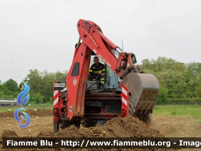 JCB 4CX
Vigili del Fuoco
Comando Provinciale di La Spezia
G.O.S. (Gruppo Operativo Speciale)
Liguria
VF 21660
Parole chiave: JCB 4CX VF21660