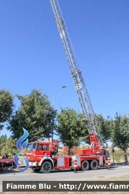 Iveco 330-35
Vigili del Fuoco
Comando Provinciale di Milano
AutoScala da 50 metri allestimento Magirus-Macchi ricondizionata Fortini
VF 14782 
Parole chiave: Iveco 330-35 VF14782 