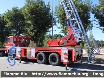 Iveco 330-35
Vigili del Fuoco
Comando Provinciale di Milano
AutoScala da 50 metri allestimento Magirus-Macchi ricondizionata Fortini
VF 14782 
Parole chiave: Iveco 330-35 VF14782 