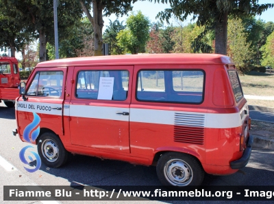 Fiat 900E
Vigili del Fuoco
Museo del Comando Provinciale di Milano
VF 15680
Parole chiave: Fiat 900E VF15680