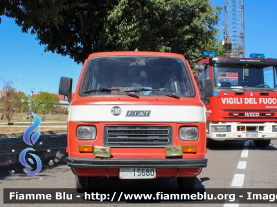 Fiat 900E
Vigili del Fuoco
Museo del Comando Provinciale di Milano
VF 15680
Parole chiave: Fiat 900E VF15680