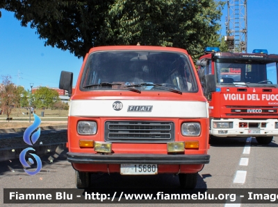 Fiat 900E
Vigili del Fuoco
Museo del Comando Provinciale di Milano
VF 15680
Parole chiave: Fiat 900E VF15680