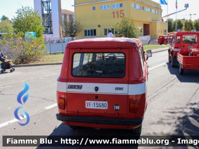 Fiat 900E
Vigili del Fuoco
Museo del Comando Provinciale di Milano
VF 15680
Parole chiave: Fiat 900E VF15680