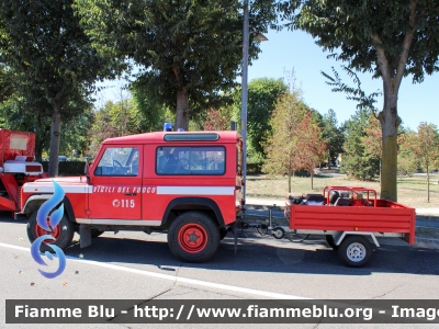 Land-Rover Defender 90
Vigili del Fuoco
Comando Provinciale di Milano
VF 19722
Parole chiave: Land-Rover Defender_90 VF19722