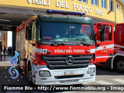 Mercedes-Benz Actros 1841 II serie
Vigili del Fuoco
Comando Provinciale di Milano
Distaccamento Permanente di Rho (MI)
AutoPompaSerbatoio allestimento Bai
VF 24462
Parole chiave: Mercedes-Benz Actros_1841_IIserie VF24462