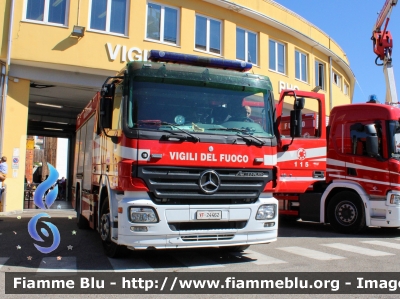 Mercedes-Benz Actros 1841 II serie
Vigili del Fuoco
Comando Provinciale di Milano
Distaccamento Permanente di Rho (MI)
AutoPompaSerbatoio allestimento Bai
VF 24462
Parole chiave: Mercedes-Benz Actros_1841_IIserie VF24462