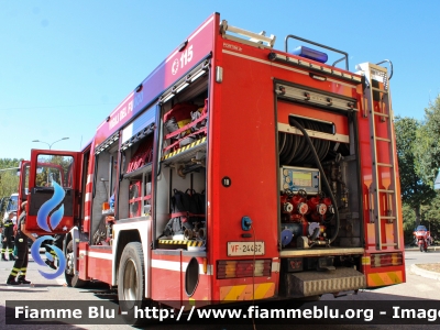 Mercedes-Benz Actros 1841 II serie
Vigili del Fuoco
Comando Provinciale di Milano
Distaccamento Permanente di Rho (MI)
AutoPompaSerbatoio allestimento Bai
VF 24462
Parole chiave: Mercedes-Benz Actros_1841_IIserie VF24462