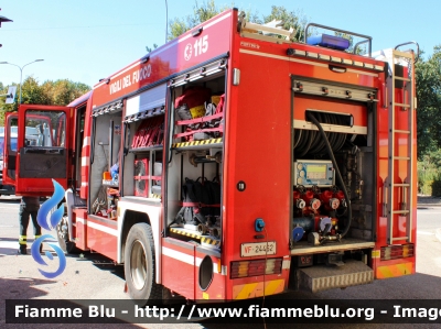 Mercedes-Benz Actros 1841 II serie
Vigili del Fuoco
Comando Provinciale di Milano
Distaccamento Permanente di Rho (MI)
AutoPompaSerbatoio allestimento Bai
VF 24462
Parole chiave: Mercedes-Benz Actros_1841_IIserie VF24462