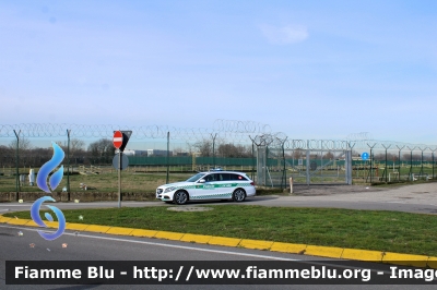 Mercedes-Benz Classe C 
Polizia Locale 
Comune di Peschiera Borromeo
Allestita Bertazzoni
Trasporto Organi
Mezzo proveniente da confisca
Polizia Locale YA 560 AP
PL 28
Parole chiave: Mercedes-Benz Classe_C Polizia_Locale_YA560AP