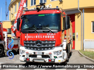 Mercedes-Benz Arocs 1832
Vigili del Fuoco
Comando Provinciale di Milano
Bimodale (strada-rotaia)
Allestimento BAI
VF 30910
Parole chiave: Mercedes-Benz Arocs_1832 VF30910